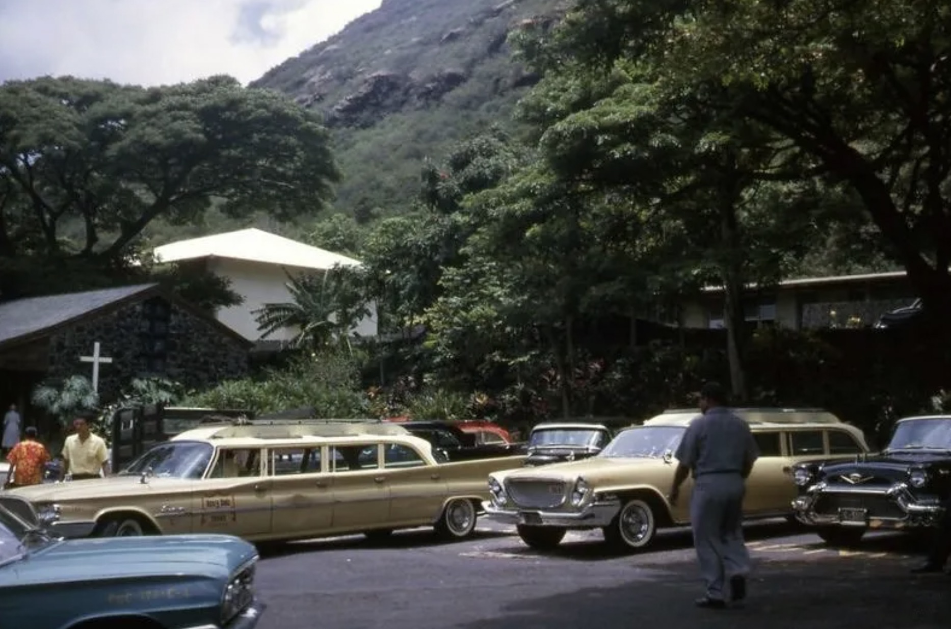 Chrysler limos at a Hawaiian hotel 